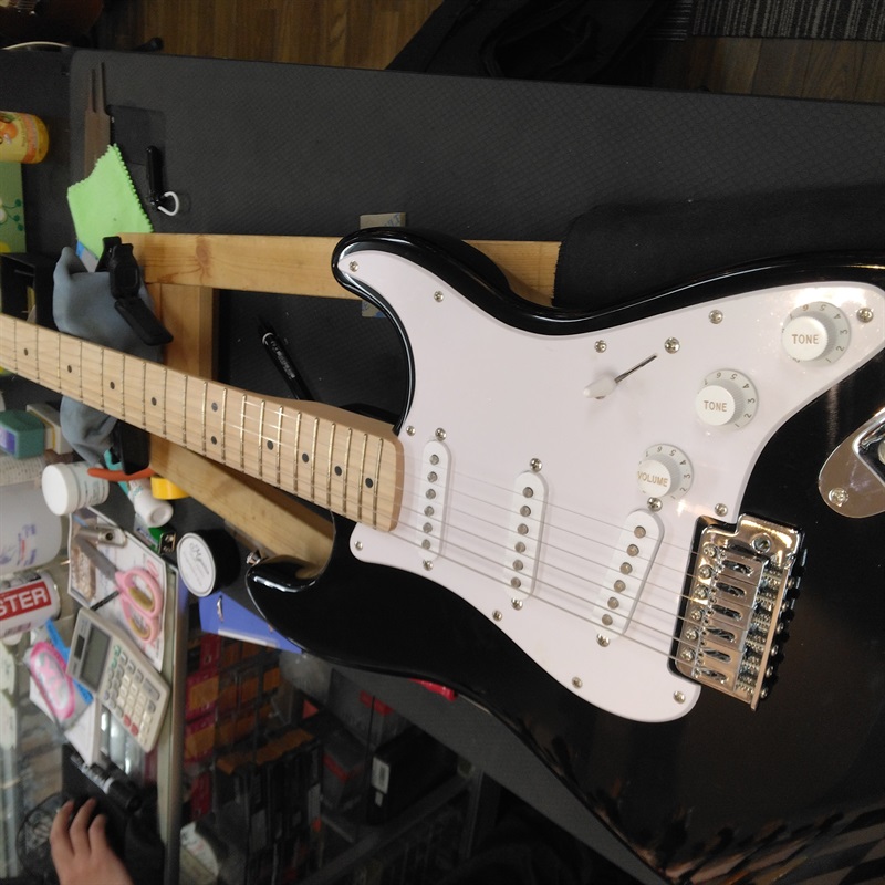 Squier by Fender ストラトの画像
